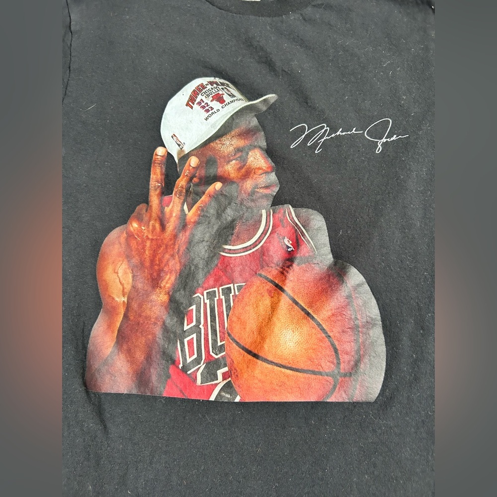 Michael Jordan Vintage “3 Peat” Graphic Tee adult size small - Picture 2 of 3